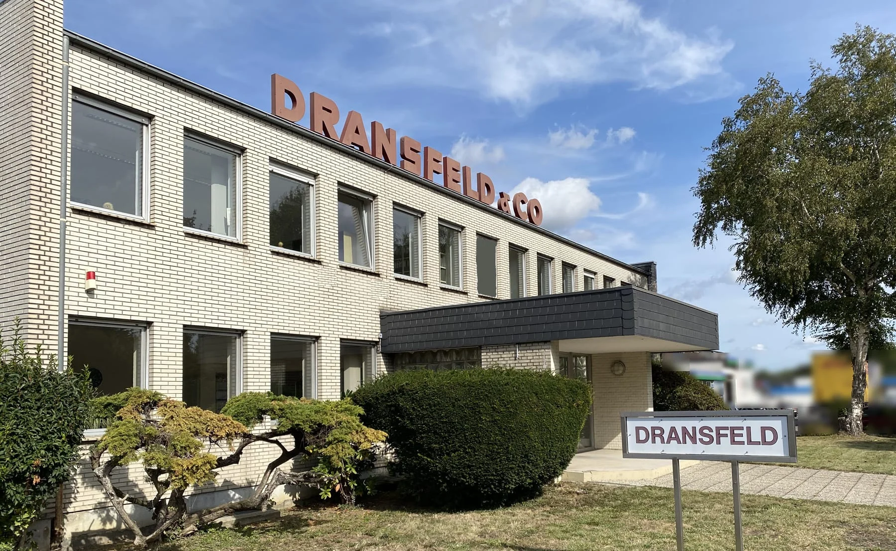 Eingang des Firmengebäudes von Dransfeld am Bräukerweg 130 in Menden