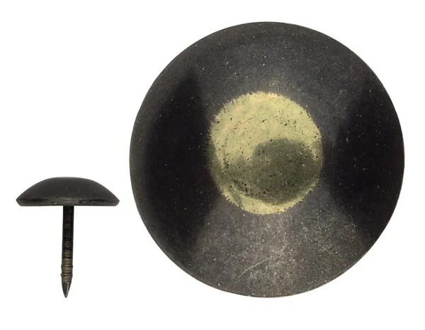 Polsternagel mit dunklem Kopf